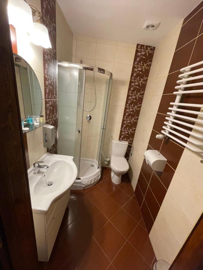 Hotel Tyrol I Restauracja Zycie Gruzji Osielsko Eksteriør billede
