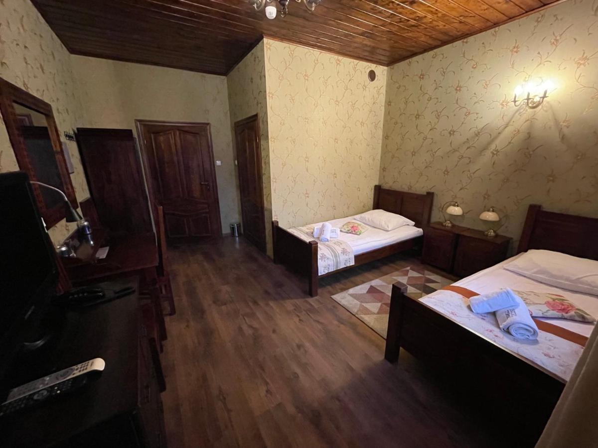 Hotel Tyrol I Restauracja Zycie Gruzji Osielsko Eksteriør billede