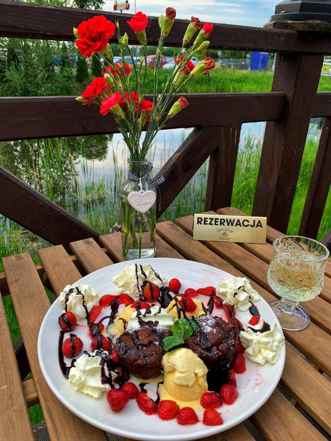 Hotel Tyrol I Restauracja Zycie Gruzji Osielsko Eksteriør billede